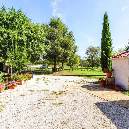 Awesome In Vabriga W/ Wifi And 2 Bedrooms