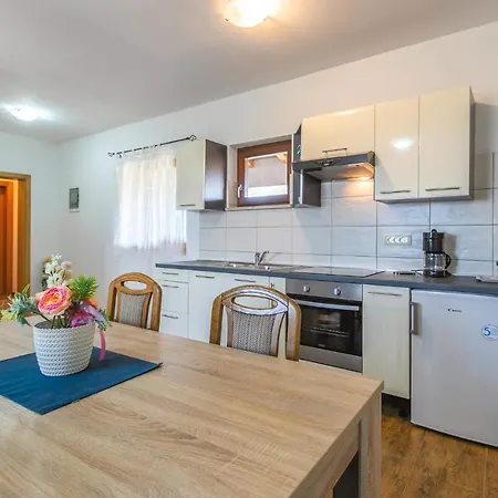 Awesome In Vabriga W/ Wifi And 2 Bedrooms